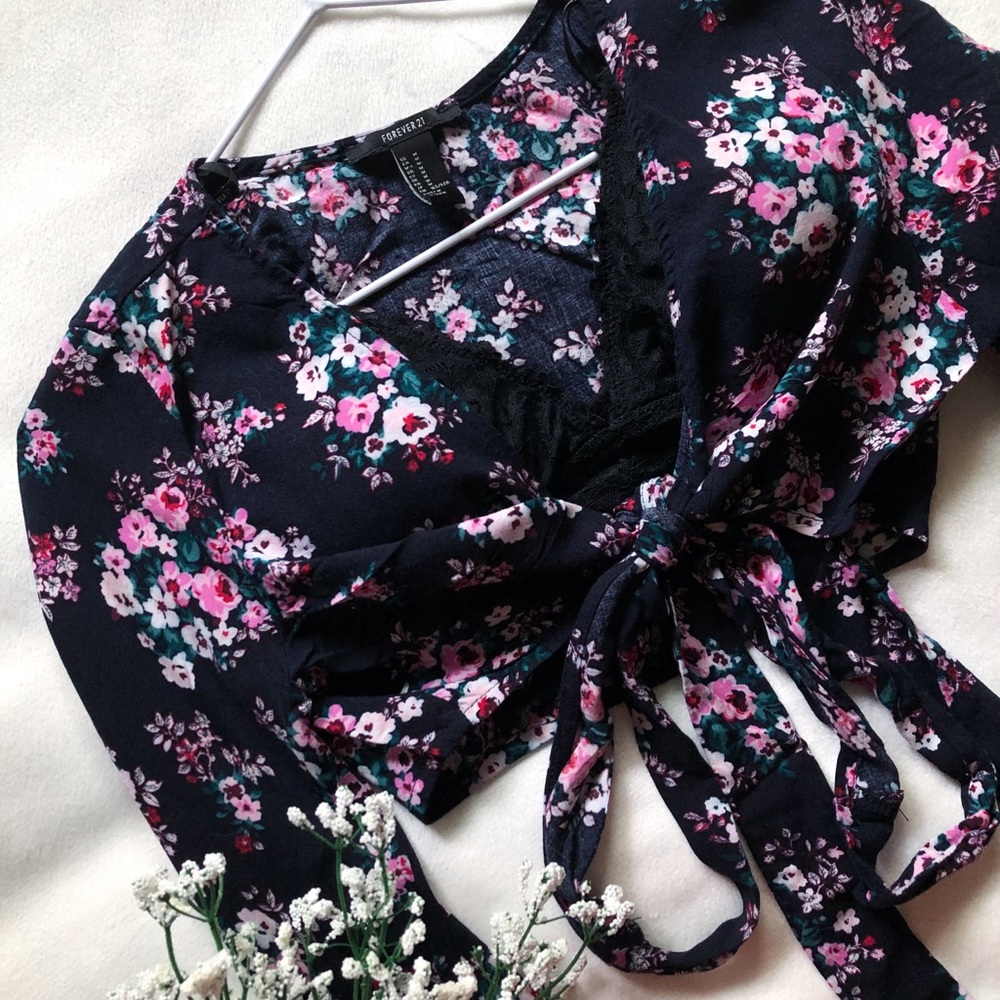 NWOT F21 Floral Cropped Wrap Top